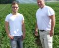 Bild: Völkl
Matthias Hösl und sein Sohn Christof bauen Frühkartoffel an. Ein Bereich, der ohne die Möglichkeit zur Beregnung nicht machbar wäre.