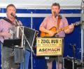 Bild: sche
Die Zoiglmusikanten Thomas Rembold und Klaus Weigl (von links) spielen zünftig auf.