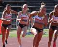 Bild: Kiefner
Katrin Fehm (links)  in der 4x100-Meter-Staffel.