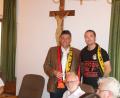 Bild: Neidl, Stefan [SNE]
Kapitan Johannes Renner (links) überreichte Edgar Knobloch einen Schal des Vereins