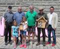 Bild: Hans Prem
Jana Horn (SG Ebelsbach) gehörte gemeinsam mit Lukas Schmidberger (SG Schwarzenfeld, nicht im Bild) zu den jüngsten Teilnehmer, Manfred Hess (83 Jahre, SG Ebelsbach, Zweiter von rechts) war mit 83 Jahren der älteste Teilnehmer. Mit 29 Mitgliedern wurde zudem die SG Ebelsbach vom LOandesvorsitzenden Siegmund Schauer (hinten, Zweiter von links) und Vorsitzendem Arthur Weber (hinten Mitte) als stärkste Gruppe in Neustadt geehrt. Rechts im Bild SPD-Stadtrat Wolfgang Schwarz.