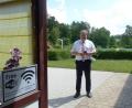 Bild: jp
Bürgermeister Stefan Braun freute sich über den kostenlosen WLAN-Hotspot im Kastler Freibad und probierte die Internetverbindung gleich aus.