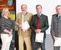 Bild: njn
Die Auszeichnung mit der Verdienstnadel des BDB nimmt Vorsitzender Bernd Bahr (links) vor. Bronze geht an (von links) Rita Spangruber, Gerhard Huber und Baron Eberhard von Gemmingen-Hornberg. Die Verdienstmedaille in Gold erhält Hartmut Löwe (rechts).