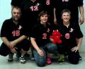 Bild: R. Kreuzer
Der BVS Weiden holte sich erneut den nationalen Titel im Flugball: (oben von links) Anita Spitzner, Evelyn Hunsperger, Michael Kraus, Wilhelm Kraus ; (unten von links) Wolfgang Hunsperger, Anja Dreyer, Brigitte Kraus.