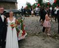 Bild: wro
Besonderer Hingucker war das Hochzeitsauto: ein historischer VW-Bus. Nach der Trauung auf der Burg Falkenberg luden die Brautleute Corinna Schedl und Sebastian Raschke zur Feier nach Hardeck ein.