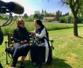 Bild: exb
Regisseurin Inga Wolfram im Gespräch mit Äbtissin Laetitia