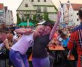 Bild: Götz
Lass dich drücken, Partyfreundin. Besucher, die so gut drauf sind, abfeiern oder bei Bier gemütlich die Altstadtkulisse genießen, wünschen sich die Verantwortlichen des Bürgerfests auch in zwei Wochen.