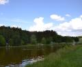 Bild: gi
Das idyllisch gelegene Natur-Waldbad Tröbes bietet baden zum Null-Tarif ob für Einheimische als auch für Urlaubsgäste.  Bild: gi