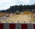 Bild: Gebhardt
Im Baugebiet Kempfenhof-Ost wird schon fleißig erschlossen. Ab Herbst entstehen hier die ersten Häuser.