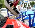 Bild: mef
Beim Festzelt ist in den vergangenen Tagen ein kleiner Rummel entstanden, den der Vorsitzende  Andreas Hubert (links), Jugendwart Florian Witzl (rechts) und Festdame Nadine Schuller schon mal testen.