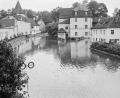 Bild: Copyright Archiv Horst-Dietrich bei Klaus-Christian Etzold
Hochwasser in der Mühlgasse. 1954 entstand diese Aufnahme, die einen schönen Blick auf die alte Wimmermühle bietet. Heute steht an ihrer Stelle die Amberger Zeitung