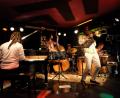 Bild: Reitz, Louis [LR] (reitzmusik@aol.com)
Heiße Rhythmen der Karibik im Bistrot Paris. Der kubanische Posaunist Denis Cuni Rodriguez mit Alberto Diaz (Klavier), Felipe Andrade (Bass), Christian Langpeter (Schlagzeug) und Jakob Hofmann (Perkussion) entfacht beim Jazz-Zirkel ein musikalisches Feuerwerk.