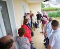 Bild: fvo
Vom Balkon des Heimatmuseums aus lud Georg Schmidbauer (Dritter von rechts) zum heimatgeschichtlichen Streifzug  durch Waldthurn ein
