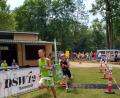 Bild: bha
Leopold Grimm (links) glänzte beim Triathlon in Darmstadt besonders auf der Laufstrecke.