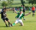Bild: Gebert, Rudolf
Aller Einsatz half nichts: Tobias Riederer (rechts) und der TSV Neualbenreuth zogen in der Relegation zunächst gegen den FC Lorenzreuth (im Bild Michael Schneider) und anschließend gegen den FC Eintracht Münchberg II den Kürzeren.