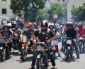Bild: bnr
Über 200 Moped-Oldtimer gingen an den Start zur Rundfahrt um den Trausnitzer Stausee . Angeführt wurde der Pulk vom Organisator Daniel Retzer auf seiner Kreidler.