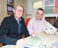 Bild: jml
Bei der Vorbereitung rauchen die Köpfe. Stefan Gebhardt (links) und Stefan Kurz sind beide im Vorstand der Siedlergemeinschaft Kohlberg-Röthenbach aktiv. Sie organisieren den Elektro-Aktionstag am Sonntag, 24. Juni,  auf dem Gelände des Sportvereins..
