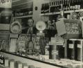 Bild: exb
Blick in das  Kolonialwarengeschäft von Jakob Gessert im Durchgangslager Wiesau, 1950er Jahre.