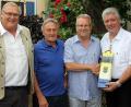 Bild: lst
Josef Barth, Vorsitzender der Siedlergemeinschaft Floß (Zweiter von rechts), feiert den  70. Geburtstag. Es gratulieren nicht nur Reinhard Gayer, Herrmann Bergler und Bürgermeister Günter Stich (von links), sondern viele Freunde, Nachbarn, Familie und Vereinsvertreter.