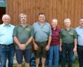 Bild: rn
Bezirksvorsitzender Hans Holler (rechts) und Bürgermeister Albert Nickl (links) ehrten  Wolfgang Hann, Vorsitzenden Martin Schusser, Robert Schusser und Dieter Blechschmidt (Zweiter bis Fünfter von links) für 40-jährige Mitgliedschaft.