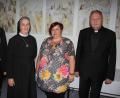 Bild: kro
Mit einem Ehrenabend verabschiedete der Elisabethenverein die bisherige Pflegedienstleiterin, Schwester Simona. Ihre Nachfolgerin ist Cordula Köhler. Unser Bild zeigt von links Geschäftsführer Rainer Schmid, Schwester Simona, Cordula Köhler und Stadtpfarrer Georg Flierl.