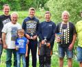 Bild: hai
Vorsitzender Udo Krauss (rechts) und sein Stellvertreter Daniel Fick (links) gratulieren Franz Brand (Zweiter von rechts), Manfred Kauper (Zweiter von links), Tim Preißinger (Vierter von links) und Daniel Busch (Dritter von rechts)  zu ihren Fangergebnissen.
