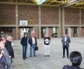 Bild: Michaela Lowak
Architekt Josef Schöberl informiert die Stadträte über den Baufortschritt in der Mehrzweckhalle.
