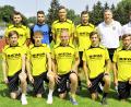 Bild: Hubert Ziegler
Die Neuzugänge des Bezirksligisten FC Amberg: (hinten von links) Roman Reinhardt, Dominik Haas, Matthias Brinster, Alexander Greger, Trainer Rainer Greger, Co-Trainer Thomas Jakuttis, (vorne von links) Samuel Hofmann, Nick Sperlich, Bernhard Miodecki, Christopher Flierl (alle eigene Jugend) und Daniel Bosser.