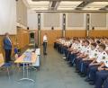Bild: exb
Leitender Polizeidirektor Ludwig Härtl,  Bürgermeister Armin Schärtl und Polizeioberrat Helmar Termer (von links)  begrüßten die auszubildenden Beamten am Standort Nabburg.