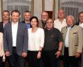 Bild: Benedikt Grimm
Der Leuchtenberger Bürgermeister Anton Kappl (Sechster von links) bleibt Vorsitzender der Kommunalpolitischen Vereinigung in der CSU. Stellvertreter bleiben Dr. Stephan Oetzinger (Dritter von links) und Carmen Pepiuk (nicht im Bild).