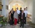 Bild:  jzk
Pater Josef (hinten, Zweiter von rechts) bedankte sich bei Sandra Weber, Cordula Stiegler, Chorleiter Josef Zaglmann (vorne von links), Thomas Stiegler, Christian Kick und Hubert Köhler (hinten von links).