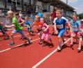 Bild: mab
Ehrgeizig  wie die großen Vorbilder starten die Bambini  über die Distanz von 400 Meter. Fünf Strecken waren beim sechsten Sonnwendlauf im Angebot.