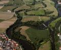 Bild: Götz
Am Krondorfer Wehr zwischen Fronberg (oben rechts) und Krondorf (unten links) soll eine Wasserkraftanlage entstehen. Dagegen sprechen sich LBV und Kanuten aus.