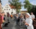 Bild: [WSB]
Ekelig und faszinierend: Dass in der Vils einmal Brau- und Abwasser floss, damit hätten die Teilnehmer der Bier-Stadtführung nicht gerechnet.
