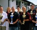 Bild: gf
Die erfolgreichen Dart-Spieler der Dart-Liga Amberg-Sulzbach mit dem Dart-Club-Vorsitzenden Peter Ritter (links), Bürgermeister Roland Strehl (Zweiter von rechts) und Liga-Leiter Michael Stümpfl (rechts).	Bild: gf