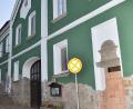 Bild: fjo
Das Tumbky-Denkmal (rechts) erhält einen neuen Platz in der Fassade.