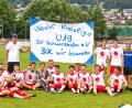 Bild: Guenter Uschold
Zur Aufstiegsmannschaft des SV Schwarzhofen gehören (stehend von links) Coach Marco Schmidtke, Lukas Reitinger, Julian Staudenmayer, Trainer Stoyan Stoykov sowie sitzend Benedikt Haas, Falco Schmidt, Lucas Richthammer,  Eric Bähnk, Lukas Weiß, Alexander Richter, Peter Scharnagl, Johannes Seidl, Andreas Schächerer, Bastian Graf, Jannik Uschold, André Immervoll und Samuel Hausmann. Auf dem Bild fehlt Christian Fischer.