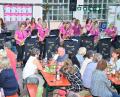 Bild: fjo
Die Waidhauser "Damen-Big-Band" feierte ihr 15jähriges Bestehen mit einem fröhlichen Sommernachtsfest.