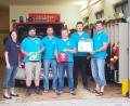 Bild: wmi
Einen Defibrillator im Wert von rund 2000 Euro übergaben Steffi (links) und Andreas Krämer (nicht im Bild) vom ASB Jura  an (von rechts) Stefan Lindner, Christian Seemann, Thomas Diertl, Jürgen Adelhardt und Michael Preuschl. Mit der Anschaffung trägt die Sassenreurher Feuerwehr einen wesentlichen Teil zur Erstversorgung im medizinischen Notfall bei. (wmi)