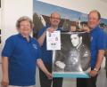 Bild: Hirsch
Monika Schenk, Josef Koch, Michael Koch und OB Andreas Feller (von links) werben für den Elvis-Abend des Sängerbundes am 6. Juli im Vereinsheim der Eichhornschützen Kronstetten.