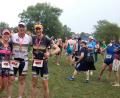 Bild: exb
Beim Kallmünzer Sparkassen-Triathlon haben sich (von links) Nicole Gundel, Helmut Graf und  Jacky Maderer schon einmal für die Challenge in Roth aufgewärmt.