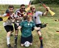 Bild: exb
Die „Rotzlöffl“ sind im WM-Fieber (von links): Sandro, Matthias, Christoph getarnt als Olli Kahn und David feuern die Nationalmannschaft mit ihrem Hit „Laufen“ an.