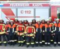Bild: rpp
Zwölf Feuerwehrkameraden absolvieren  erfolgreich die Prüfungen. Ihnen gratulieren Kreisbrandmeister Florian Braunreuther, Kreisbrandinspektor Otto Braunreuther (von links),  zweiter Bürgermeister Arno Stahl, Kreisbrandmeister Alois Schindler (von rechts), stellvertretender Kommandant Matthias Schinner und Kommandant Ludwig Kugler (vorne von rechts).
