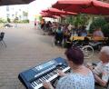 Bild: mor
Renate Kick spielt am Keyboard für die Senioren.