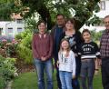 Bild: Schulze, Lena
Die Familie Benkner stellt ihren Privatgarten beim Tag der offenen Gartentüre 2018 zum ersten Mal zur Verfügung. 
(von links) die beiden Kreisfachberater für Gartenkultur und Landespflege am Landratsamt Tirschenreuth Manuela Pappenberger und Harald Schlöger, Christine Benkner mit zwei von drei Töchtern sowie Alfred Benkner, OGV-Vorsitzender Großkonreuth.