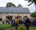 Bild: mde
Rund 60 Interessierte hörten den Rednern bei der Besichtigung um das Haus in der Schulstraße 38 zu.