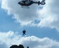 Bild: exb
Nichts für schwache Nerven ist das Training von Rettungseinsätzen per Helikopter. Der Wildstein bei Teunz bot dafür die perfekte Kulisse.