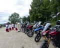 Bild: sl
Pfarrer Adam Nieciecki segnete die Motorräder auf dem Turnierplatz