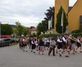 Bild: gi
Die Moosbacher Blasmusik spielte die Vereine, Gemeinde-, Pfarrgemeinde- und Kirchenräte zum Festgottesdienst in die Filialkirche Tröbes, die dem Kirchenpatron Johannes den Täufer geweiht ist.