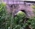 Bild: gf
Die Deutsche Bahn will die in die Jahre gekommene Eisenbahnbrücke über den Kainsbach nahe der Gebenbacher Kläranlage erneuern. Die aktuelle Planung findet die grundsätzliche Zustimmung des Gebenbacher Gemeinderats.